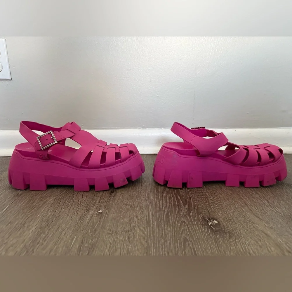 Alyson Lug Sole Fisherman Sandals